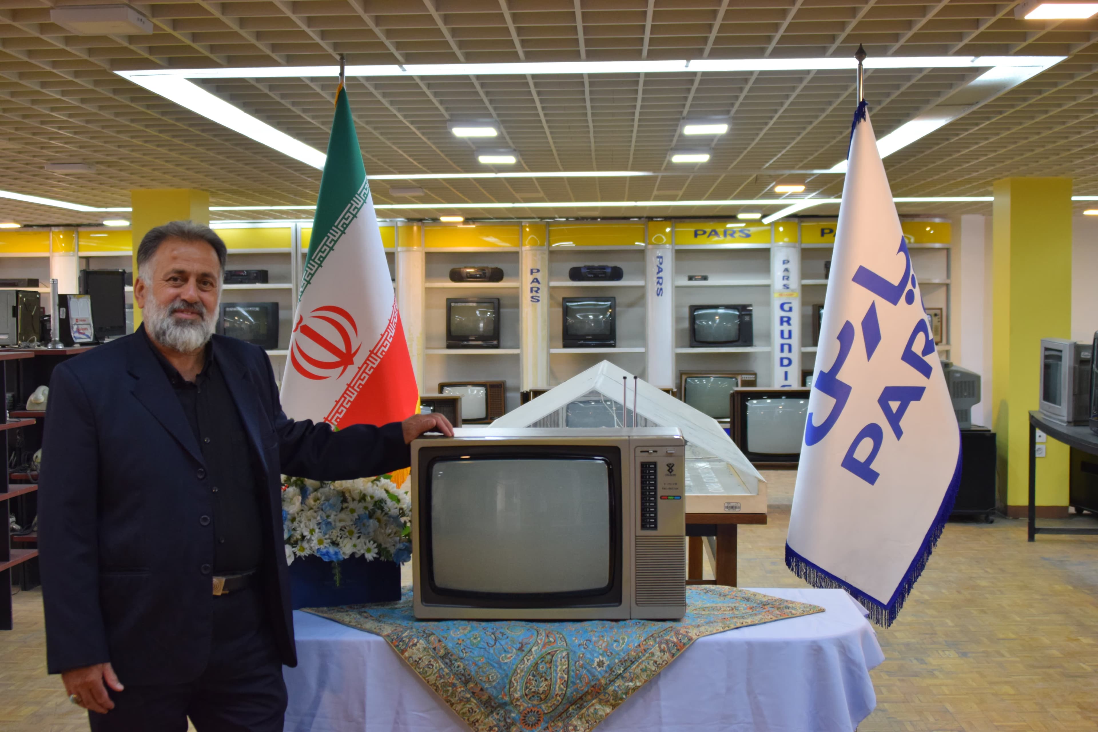 تجلیل از آقای آزادگان در راستای حفظ میراث صنعتی «پارس‌الکتریک»