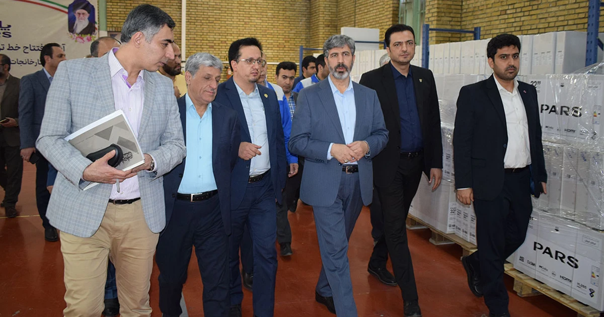 بازدید مدیرعامل شستا از خط تولید تلویزیون هوشمند ایرانی پارس